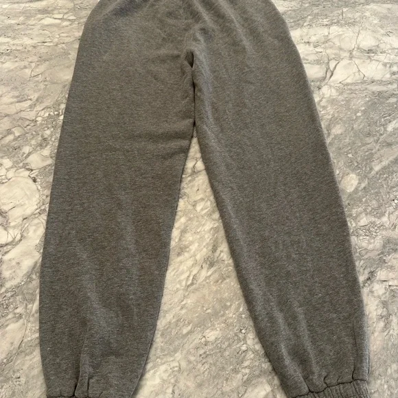 Abercrombie & Fitch Women’s Gray Jogger sweatpants size small. New with tags - Picture 2 of 4